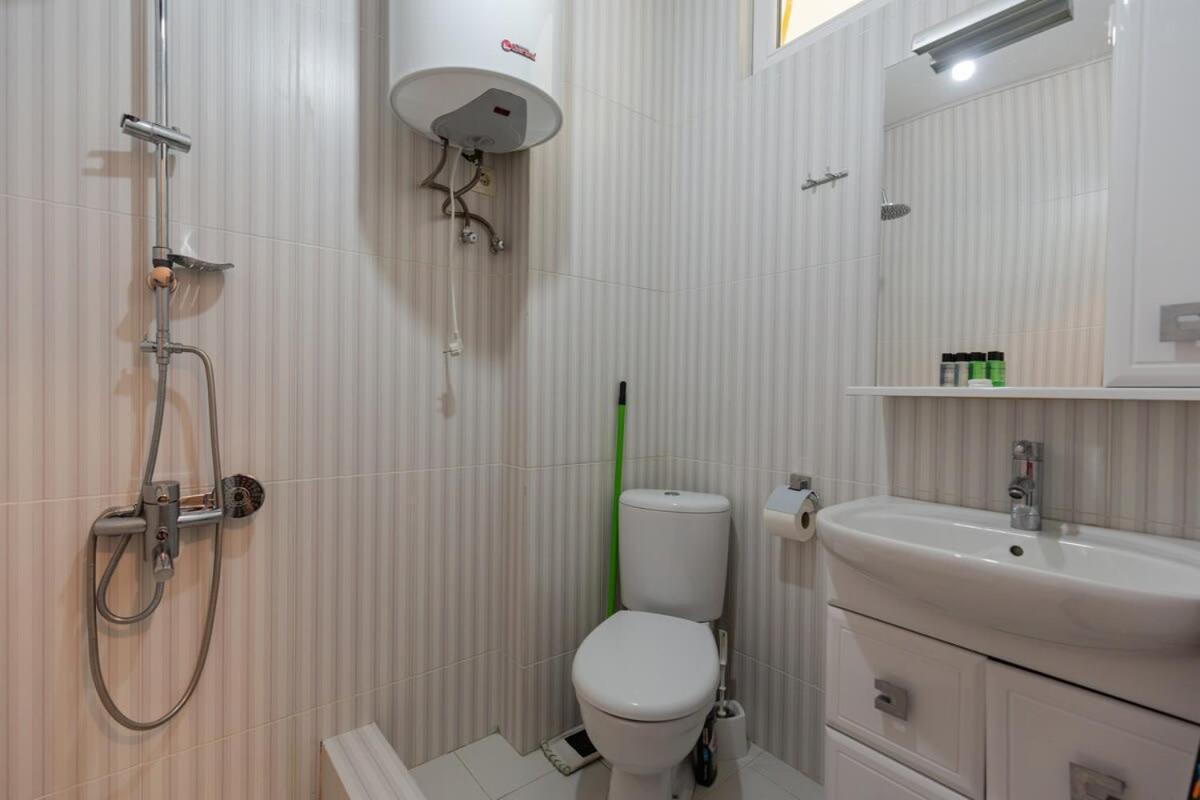 Cozy Studio Apartment In The Heart Of Batum Batumi Exterior foto